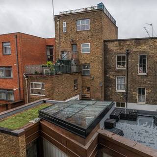 A blue roof for a green city