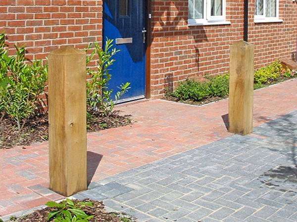 Garrick Timber Bollard