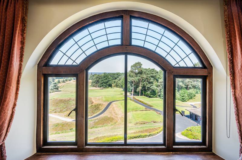 New Clement steel windows are right on par for iconic Surrey golf course!