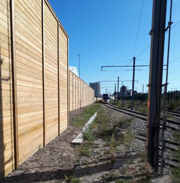 Acoustic fencing provides noise mitigation for train maintenance depot near Paris