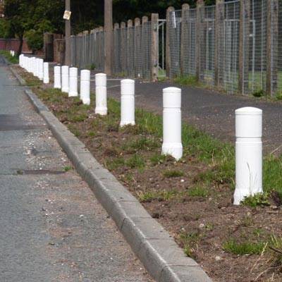 Edgeliner Neopolitan Ensign Bollards
