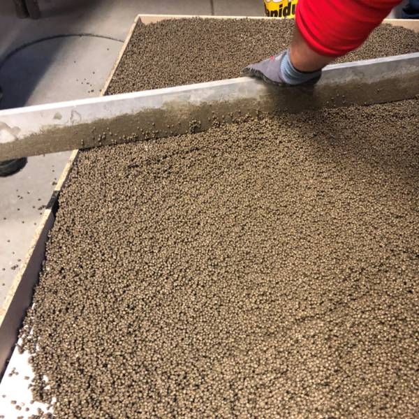 Lightweight aggregate levelling screed mixes