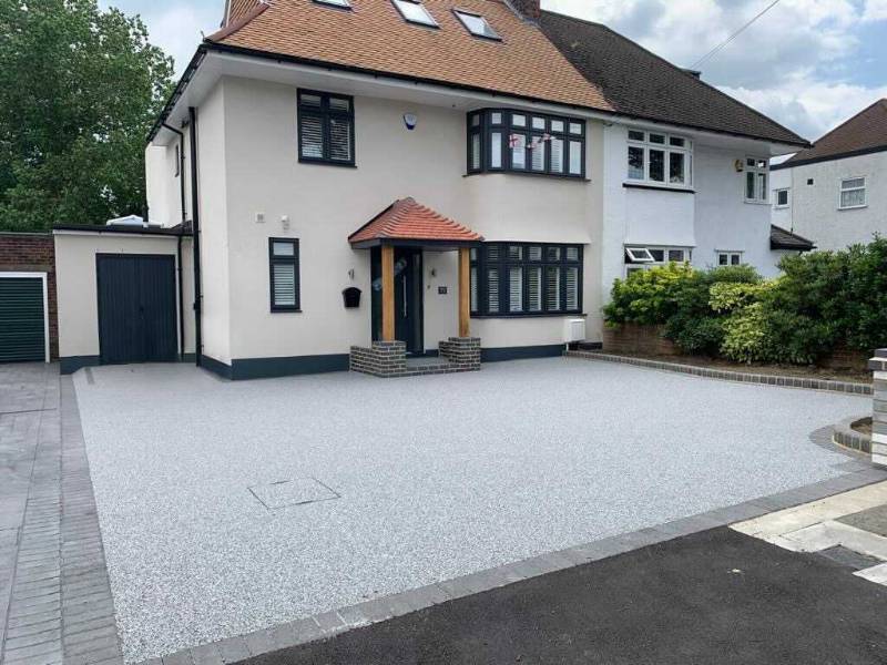 Domestic Driveway Vuba Resin Bound Surfacing - Metropolis