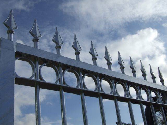 Metal vertical pale fencing systems