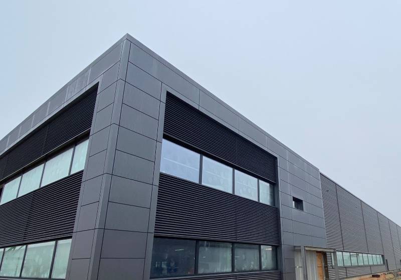 APL Case Study - AP65ZS Zipseam™ Roofing & Sinusoidal, Slimwall™ & Louvre Cladding - CMR Medical
