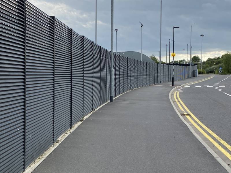 Italia-100 Fencing - Steel louvre privacy barrier fence
