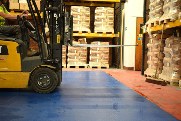 Degafloor Warehouse Full Broadcast (WH) System - Heavy Duty Rapid Cure Slip Resistant MMA Resin Flooring for Commercial & Industrial Applications - Resin Floor