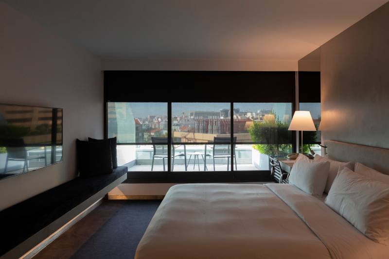 Z-Box roller blinds in Hotel Double Tree by Hilton