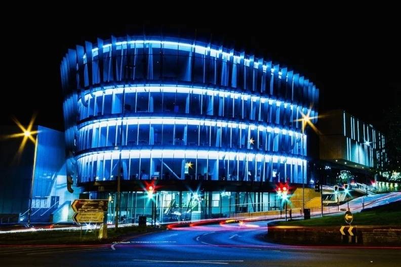 University of Huddersfield, Oastler Building | Vector® Fins