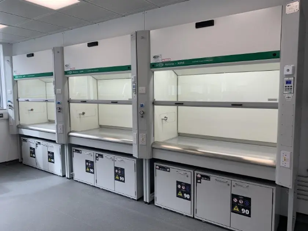 Safelab Airone XP4 Ducted Fume Cupboard