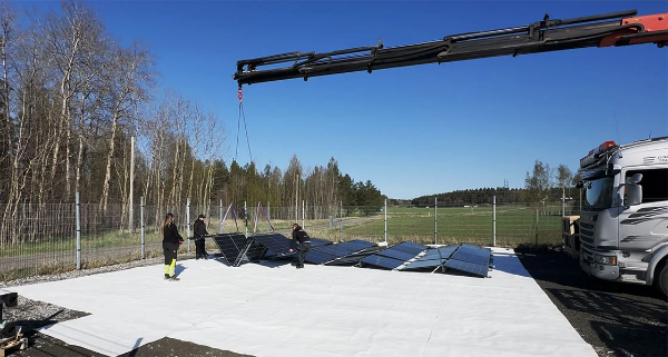 Varubud Åkeri AB installerar SmartSolarBox