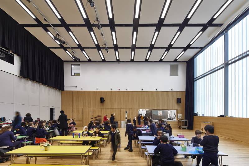 Junckers solid oak floor for award-winning school