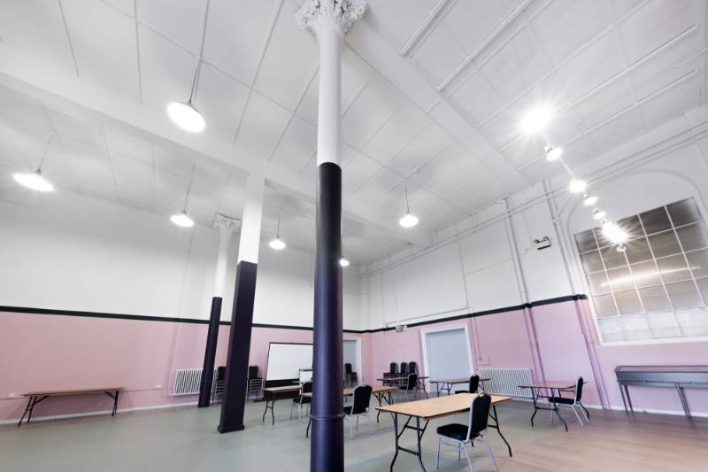 DULUX TRADE TRANSFORMS HISTORIC TRANSMITTER HALL