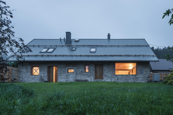 A Dialog Between Old and New: How Century-Old Walls Interact with Engineered Stone from Technistone
