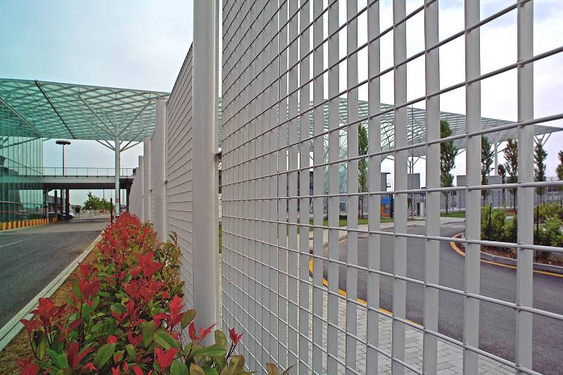 Verona Fencing - Steel Grating Wall Cladding Barrier