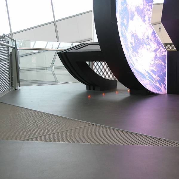 The Crystal London: Barrot Barrot grating for the mezzanine exhibition space. Each panel was a unique angular shape to add visual interest to the flooring.