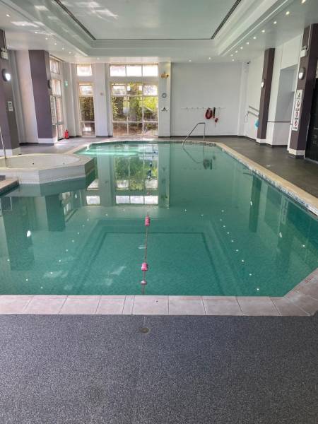 Degafloor QTA / Full Broadcast - Swimming Pool Area Resin Flooring