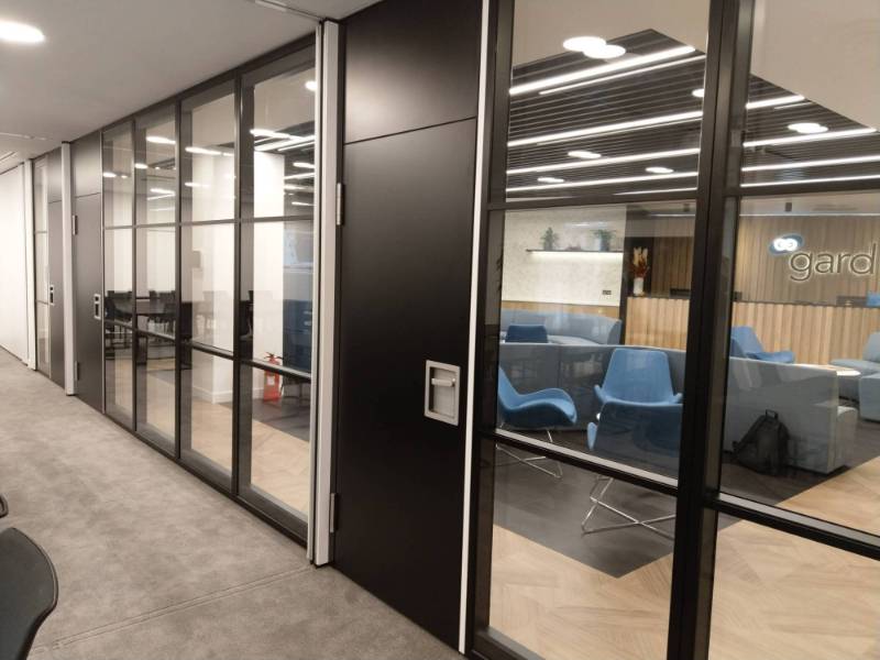 Type G100 glazed acoustic movable wall  