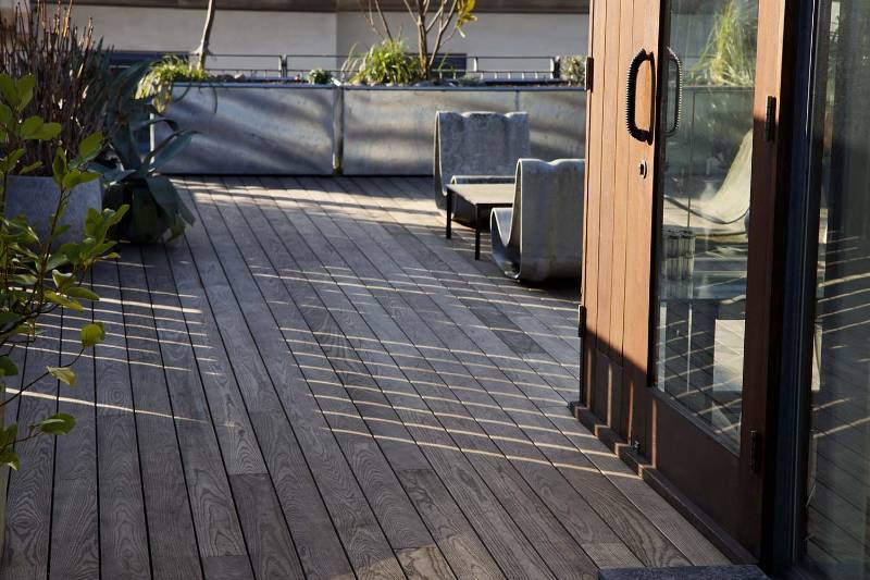 Nile Street - Grad Decking System