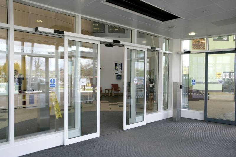 GEZE automatic doors promote a feel-good atmosphere for young patients