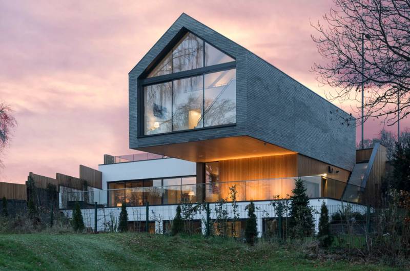 TrägerHAUS | Incredible Scottish cantilever house - Glasgow