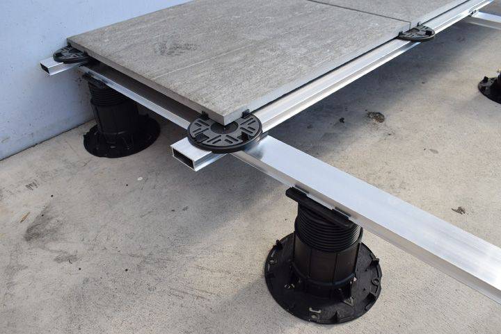 Mega Balance Heavy-duty Pedestals with Cross-Rail System for Paving