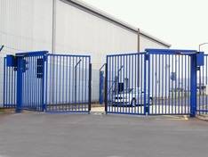 CSG 10604 Trackless Bi-Folding Gate