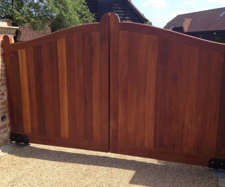 Iroko Gates Look Stunning With a Lasting Finish Using D1 Pro