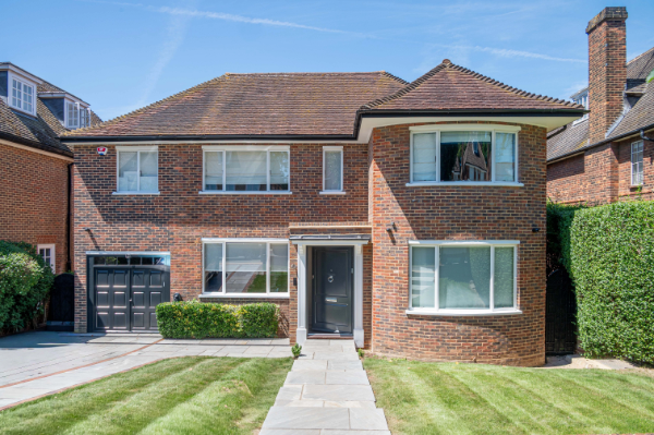 Dual colour EB20 steel windows for luxury home in London Conservation Area