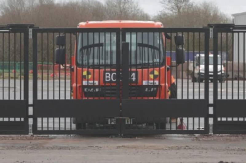 Binns Canada LPS1175 Trackless Bi-folding speed Gate