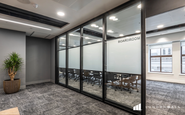 Type G100 - Menzies, London –
