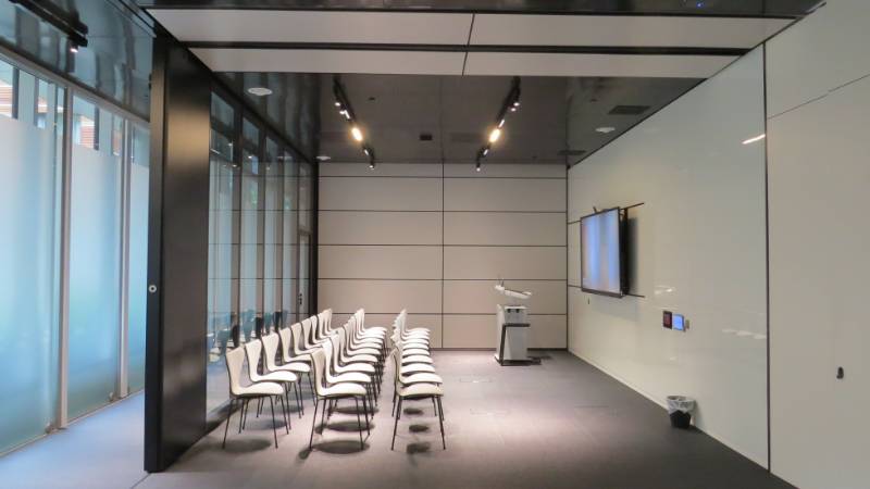 Dorma Varitrans HSW Fully-automatic Moveable Glass Wall - global law firm's London office