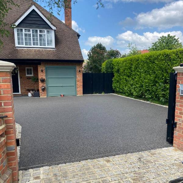 Driveway Transformed with Liquorice Resin Bound Stone