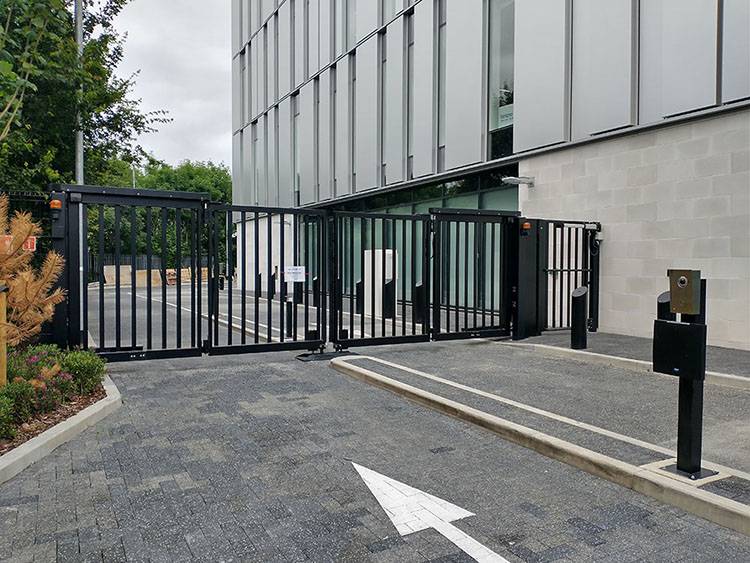 Trackless Automatic Bi-folding Gate - Bi-folding Gate