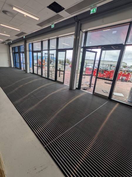 DISTRIBUTION - AMAZON - ENTRANCE MATTING