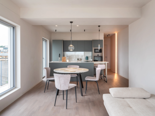 Beyond the Walls: A Coastal Renovation Defined by Light, Performance and Flush Design