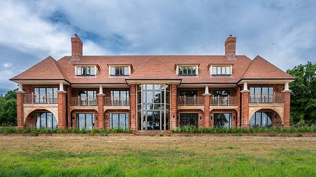 Clement EB20 steel doors and windows look spectacular in this country home.