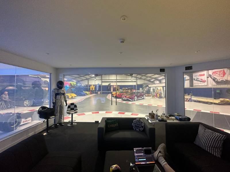 Shmuseum laps up top ESG Switchable gear