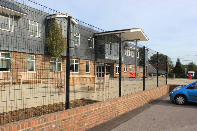 Bishop Luffa School chooses Bow Top and Mesh to secure the perimeter of newly remodelled site