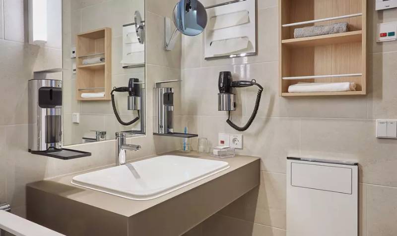 A STYLISH KEUCO BATHROOM IN A TEMPORARY HOME