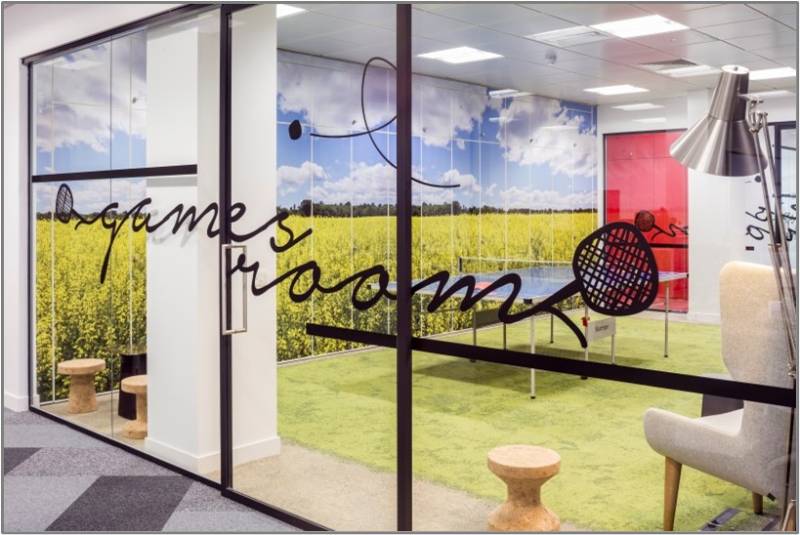 Kinetic Sliding Glass Door with Single Glazed Partition System