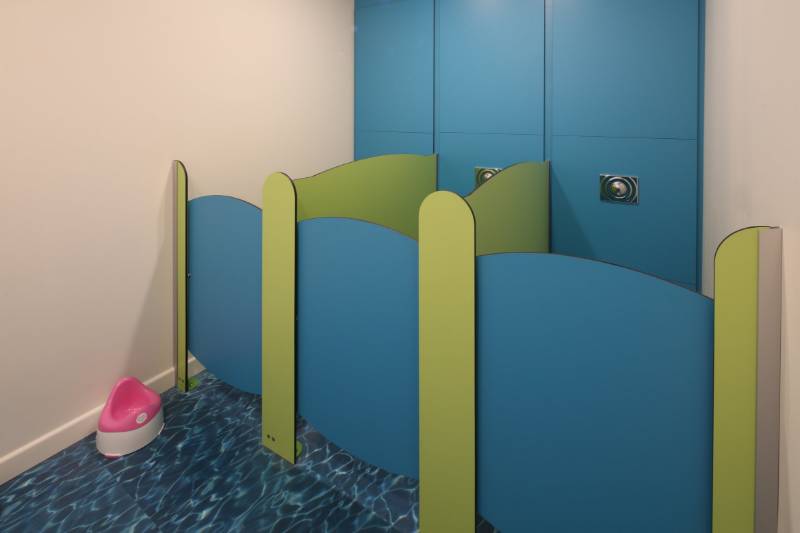 Frutti Cubicles - Toilet cubicles