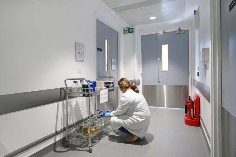 CS Acrovyn delivers effective impact protection for laboratories at the University of Oxford.