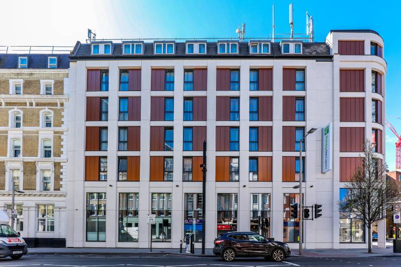 Petrarch Panels Create the Perfect Impression at Holiday Inn Southwark