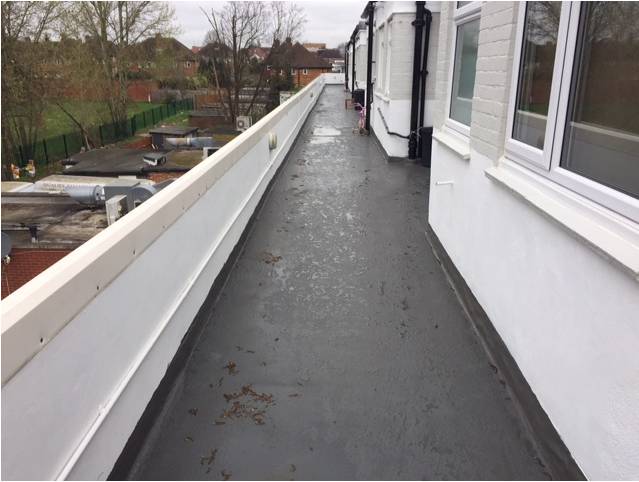 SIKALASTIC® RAPID PROTECTS WALKWAYS FROM RAIN ON STATION PARADE
