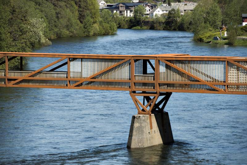 Accoya vertical Cladding for Tintra footbridge in Norway