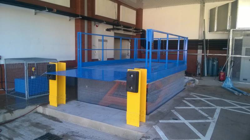 Loading bay lift