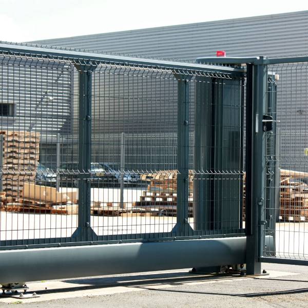 Slidemaster – With infill options for systems above single - Carbon steel gate - Sliding gate 