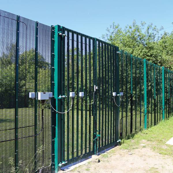 Lockmaster SR2 with infill options -&nbsp;Double leaf - Carbon steel gate - Swing gate 