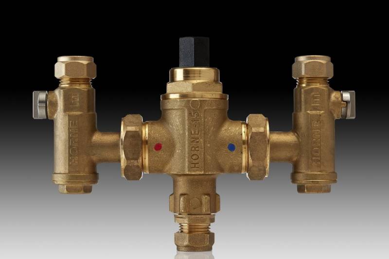 Thermostatic Mixing Valve with Isolating Valves 